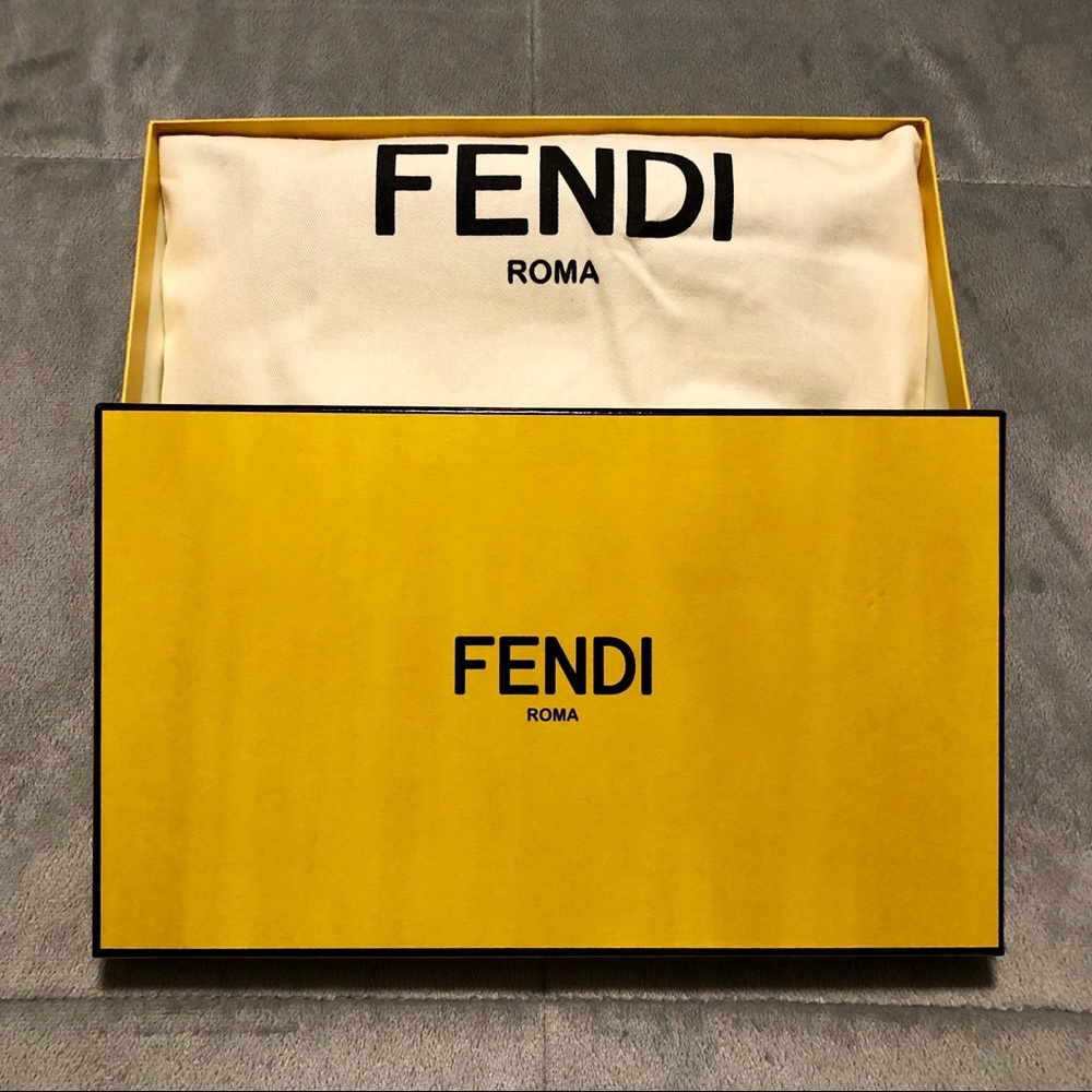 ⛔️SOLD⛔️ Fendi FF Shawl Scarf Brand New In Box - Picture 7 of 8